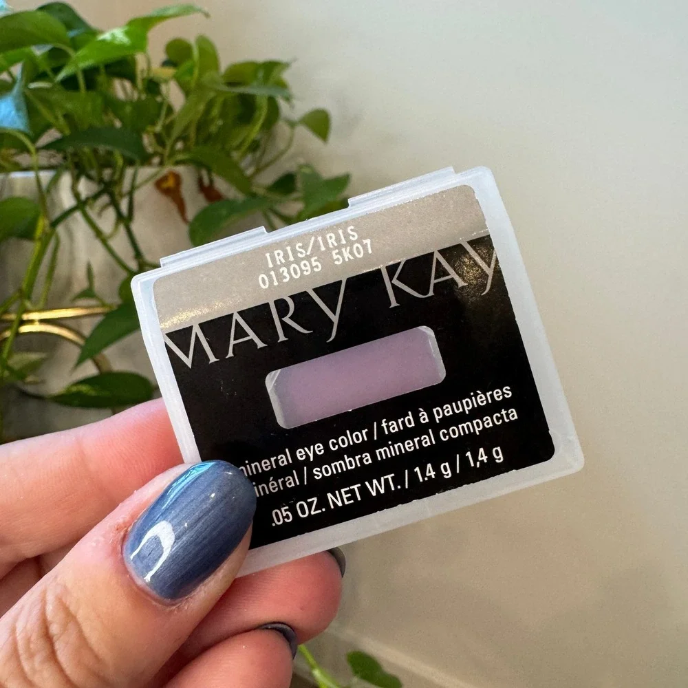 Mary Kay Mineral Eye Color Iris 013095 Purple Single Pan Eyeshadow 0.05oz NEW